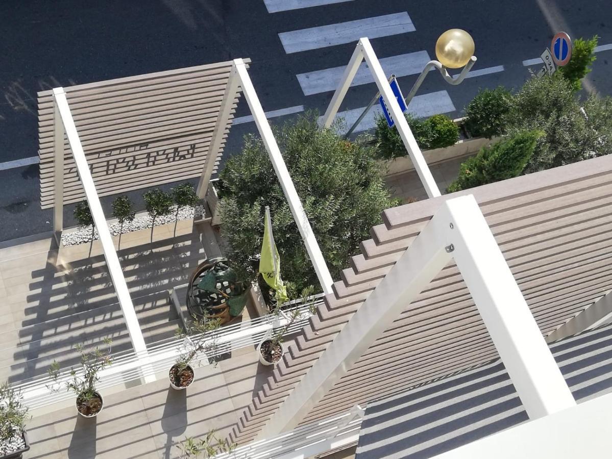 Hotel Madalu Viserba Di Rimini Екстер'єр фото
